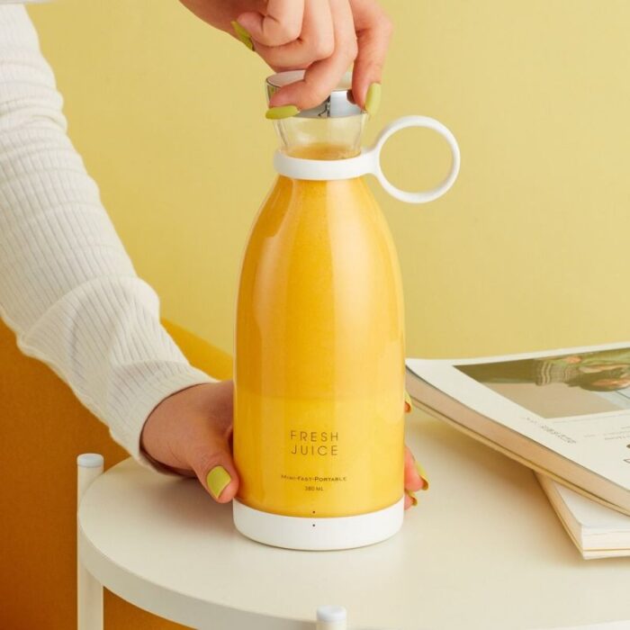 Fresh Juice Anywhere – Portable USB Blender Bottle